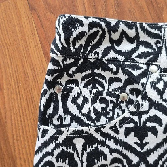 E39 by Eric A Skirt - Picture 4 of 5